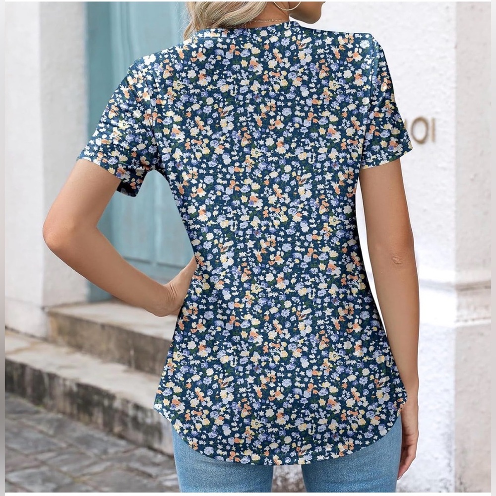 Chic Blue Floral Short Sleeve Top - Picture 2 of 2